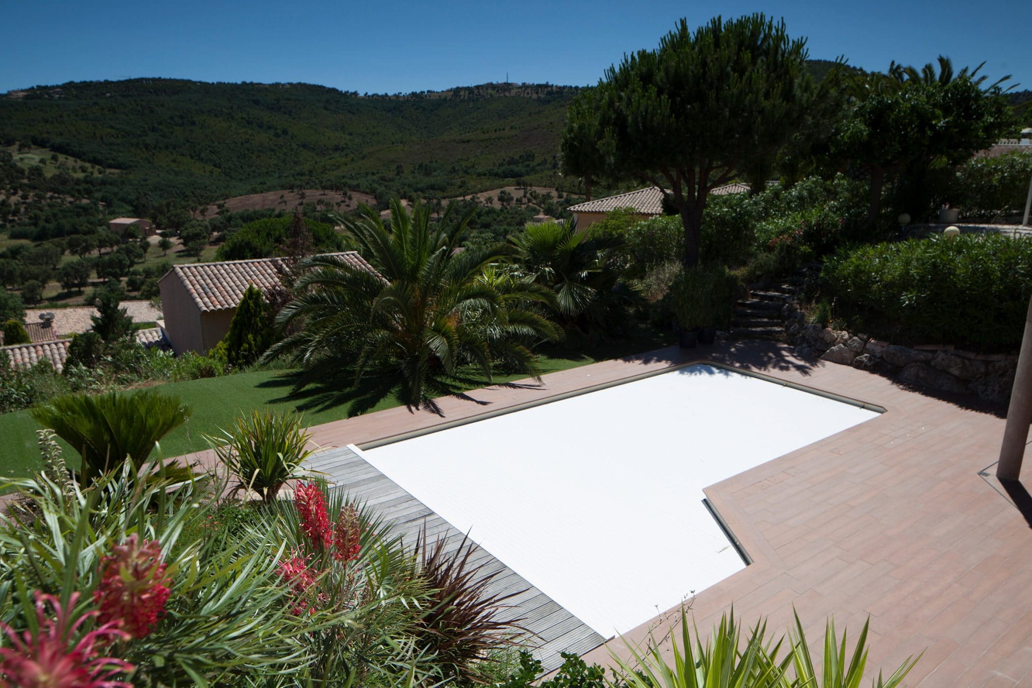 Piscine avec volet immergé MAGIguard-X